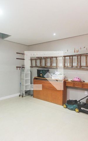 Casa à venda com 294m², 4 quartos e 2 vagas Casa à venda com 294m², 4 quartos e 2 vagasGaragem