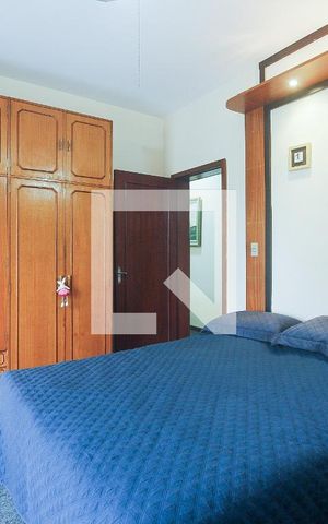Casa à venda com 294m², 4 quartos e 2 vagas Casa à venda com 294m², 4 quartos e 2 vagasQuarto 3