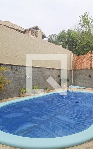 Casa à venda com 294m², 4 quartos e 2 vagas Casa à venda com 294m², 4 quartos e 2 vagasPiscina