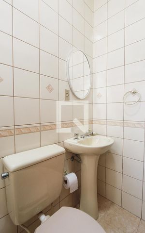 Casa à venda com 294m², 4 quartos e 2 vagas Casa à venda com 294m², 4 quartos e 2 vagasBanheiro suite 2