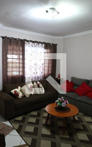 Casa à venda com 120m², 3 quartos e 2 vagasSala