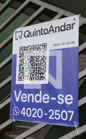 Casa à venda com 120m², 3 quartos e 2 vagasFachada