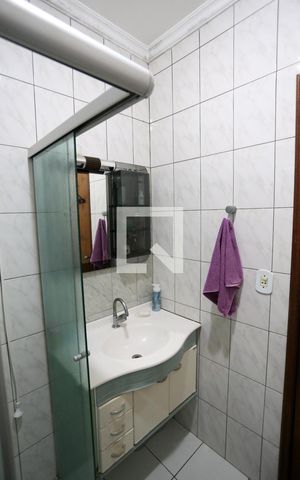 Casa à venda com 120m², 3 quartos e 2 vagasBanheiro 