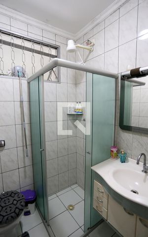 Casa à venda com 120m², 3 quartos e 2 vagasBanheiro 