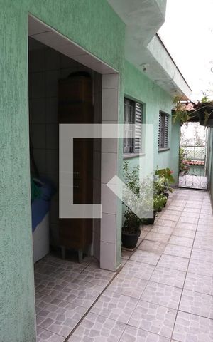 Casa à venda com 120m², 3 quartos e 2 vagasCorredor
