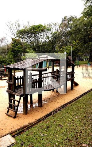 Casa de condomínio para alugar com 300m², 3 quartos e 4 vagasÁrea Comum - Playground