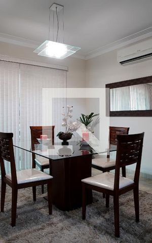 Casa de condomínio para alugar com 300m², 3 quartos e 4 vagasSala de Jantar