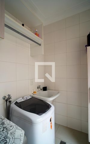 Casa de condomínio para alugar com 300m², 3 quartos e 4 vagasÁrea de Serviço