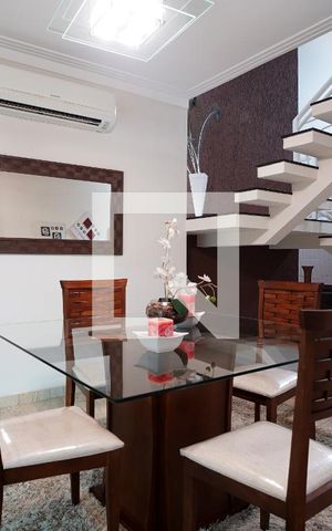 Casa de condomínio para alugar com 300m², 3 quartos e 4 vagasSala de Jantar