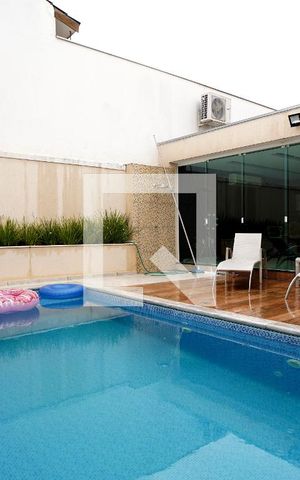 Casa de condomínio para alugar com 300m², 3 quartos e 4 vagasPiscina