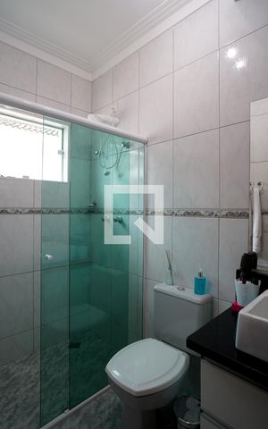 Casa de condomínio para alugar com 300m², 3 quartos e 4 vagasBanheiro da Suíte 3