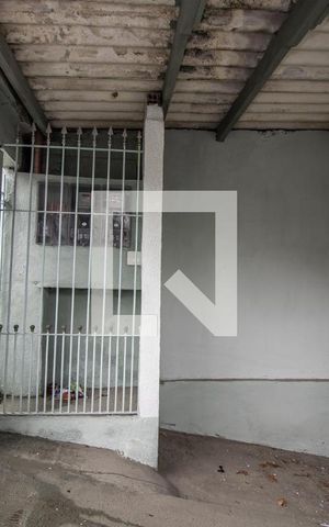 Casa para alugar com 40m², 1 quarto e 1 vaga Casa para alugar com 40m², 1 quarto e 1 vagaGaragem