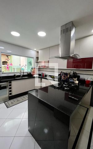 Casa à venda com 220m², 3 quartos e 3 vagas