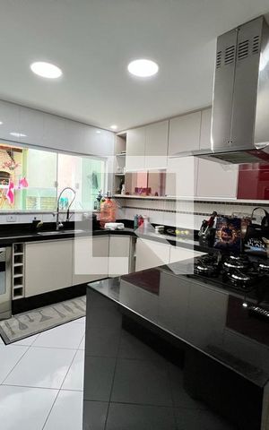 Casa à venda com 220m², 3 quartos e 3 vagas