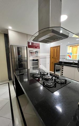Casa à venda com 220m², 3 quartos e 3 vagas