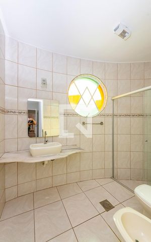 Apartamento para alugar com 120m², 4 quartos e 1 vaga Apartamento para alugar com 120m², 4 quartos e 1 vagaBanheiro da Suíte