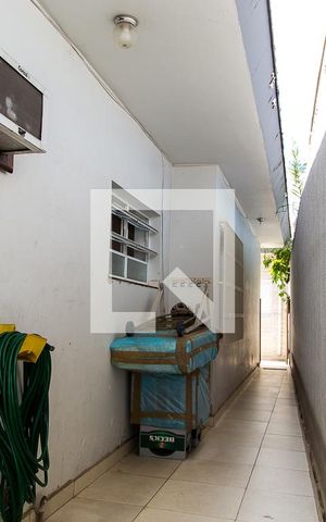 Casa para alugar com 200m², 3 quartos e 2 vagasCorredor