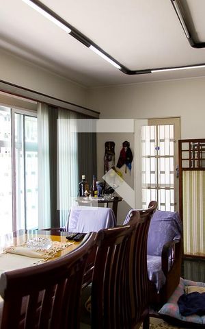 Casa para alugar com 200m², 3 quartos e 2 vagasSala