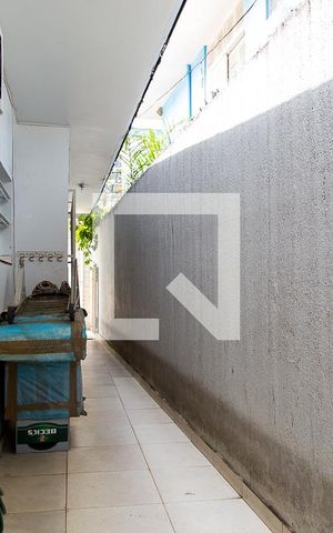 Casa para alugar com 200m², 3 quartos e 2 vagasCorredor