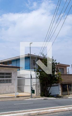 Casa para alugar com 200m², 3 quartos e 2 vagasFachada