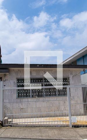 Casa para alugar com 200m², 3 quartos e 2 vagasFachada