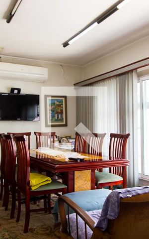Casa para alugar com 200m², 3 quartos e 2 vagasSala