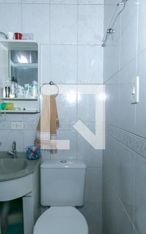 Casa à venda com 200m², 3 quartos e 4 vagasBanheiro da Suíte 2