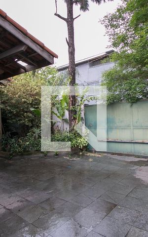 Casa à venda com 200m², 3 quartos e 4 vagasQuintal/Garagem