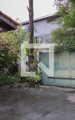 Casa à venda com 200m², 3 quartos e 4 vagasQuintal/Garagem