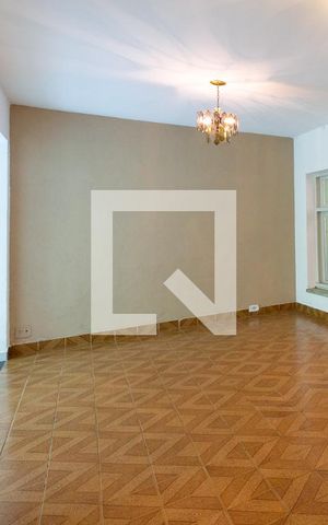 Casa à venda com 150m², 3 quartos e 3 vagas Casa à venda com 150m², 3 quartos e 3 vagasSala