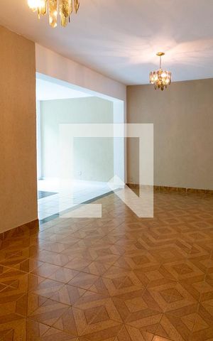 Casa à venda com 150m², 3 quartos e 3 vagas Casa à venda com 150m², 3 quartos e 3 vagasSala