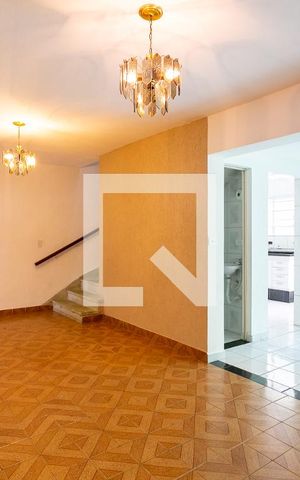 Casa à venda com 150m², 3 quartos e 3 vagas Casa à venda com 150m², 3 quartos e 3 vagasSala
