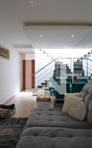 Casa à venda com 110m², 3 quartos e 2 vagas Casa à venda com 110m², 3 quartos e 2 vagasSala