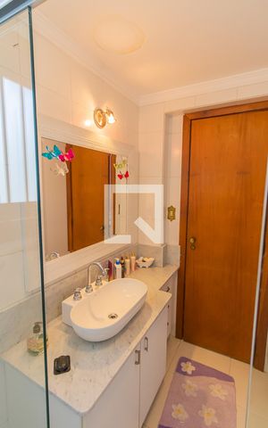 Apartamento à venda com 200m², 3 quartos e 2 vagasBanheiro 1