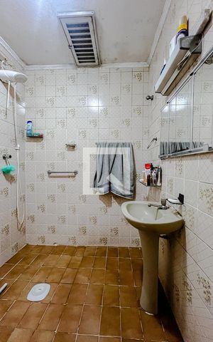 Casa à venda com 180m², 4 quartos e 2 vagasBanheiro