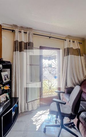 Casa à venda com 180m², 4 quartos e 2 vagasSala