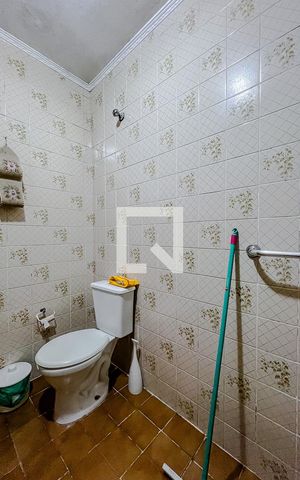 Casa à venda com 180m², 4 quartos e 2 vagasBanheiro