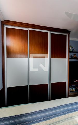 Casa à venda com 120m², 3 quartos e 2 vagas Casa à venda com 120m², 3 quartos e 2 vagasArmário