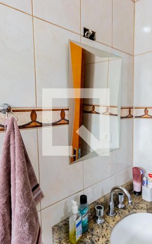 Casa à venda com 120m², 3 quartos e 2 vagas Casa à venda com 120m², 3 quartos e 2 vagasEspelho