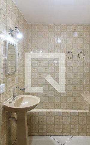 Apartamento à venda com 102m², 3 quartos e 1 vaga Apartamento à venda com 102m², 3 quartos e 1 vagaBanheiro Corredor