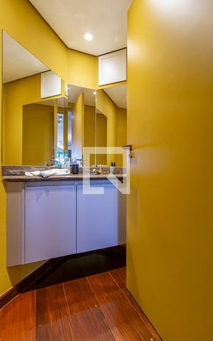 Apartamento à venda com 200m², 5 quartos e 4 vagas Apartamento à venda com 200m², 5 quartos e 4 vagasLavabo