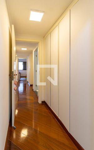 Apartamento à venda com 200m², 5 quartos e 4 vagas Apartamento à venda com 200m², 5 quartos e 4 vagasSuite 2