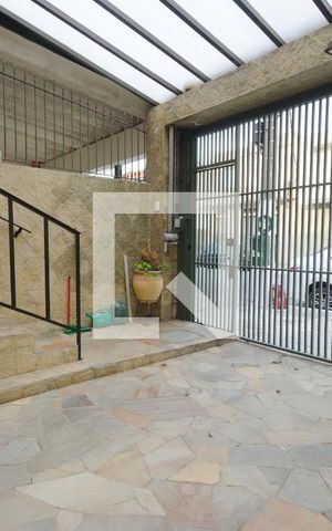 Casa à venda com 100m², 3 quartos e 1 vaga Casa à venda com 100m², 3 quartos e 1 vagaQuintal