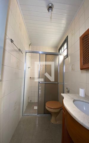 Casa à venda com 260m², 4 quartos e 3 vagasBanheiro 2