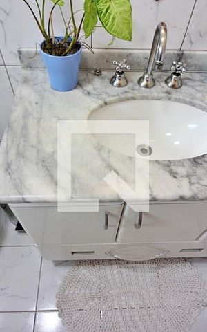 Casa à venda com 212m², 3 quartos e 4 vagasBanheiro da Suíte 1