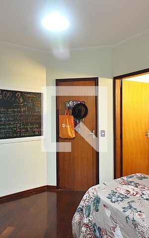 Casa à venda com 212m², 3 quartos e 4 vagasSuíte 2