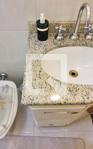 Casa à venda com 212m², 3 quartos e 4 vagasBanheiro da Suíte 2