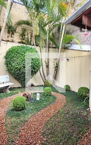 Casa à venda com 212m², 3 quartos e 4 vagasJardim