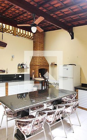 Casa à venda com 212m², 3 quartos e 4 vagasChurrasqueira