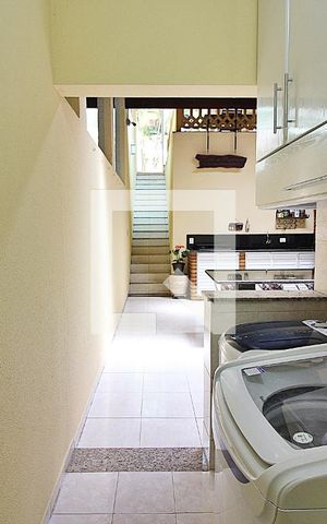 Casa à venda com 212m², 3 quartos e 4 vagasLavanderia